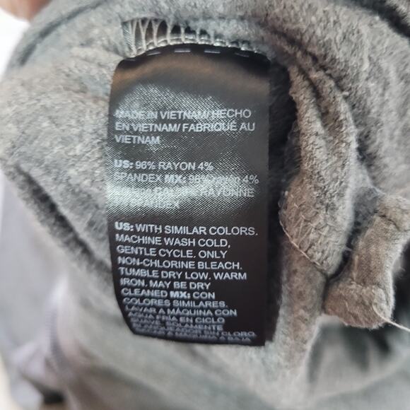 Chico's Zenergy Size 1 US 10 Pullover Long Sleeve T-shirt Zip Waist Hem Detail - Picture 9 of 9